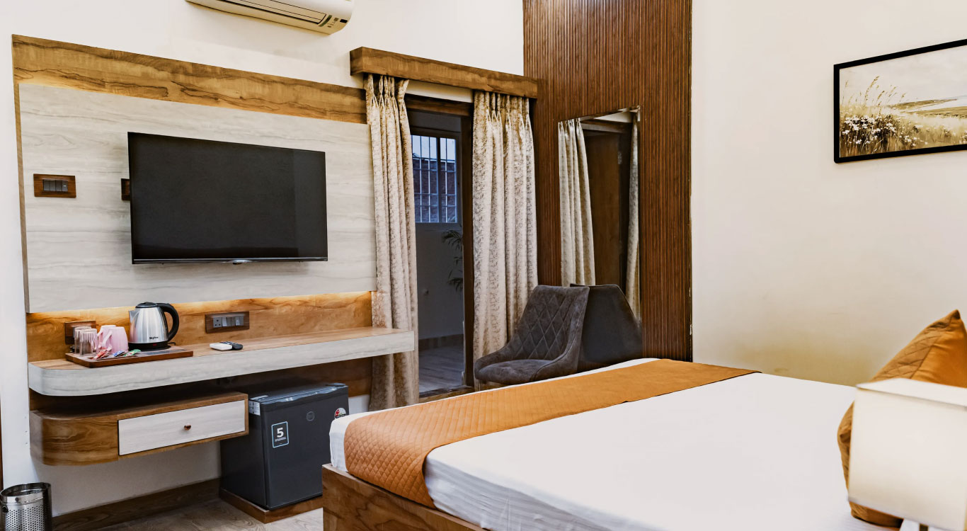 DELUXE ROOM